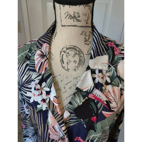 Umgee Tropical Tucan Leaf Forest Print Long Sleeve Shirt Button Up Size M - Picture 8 of 9